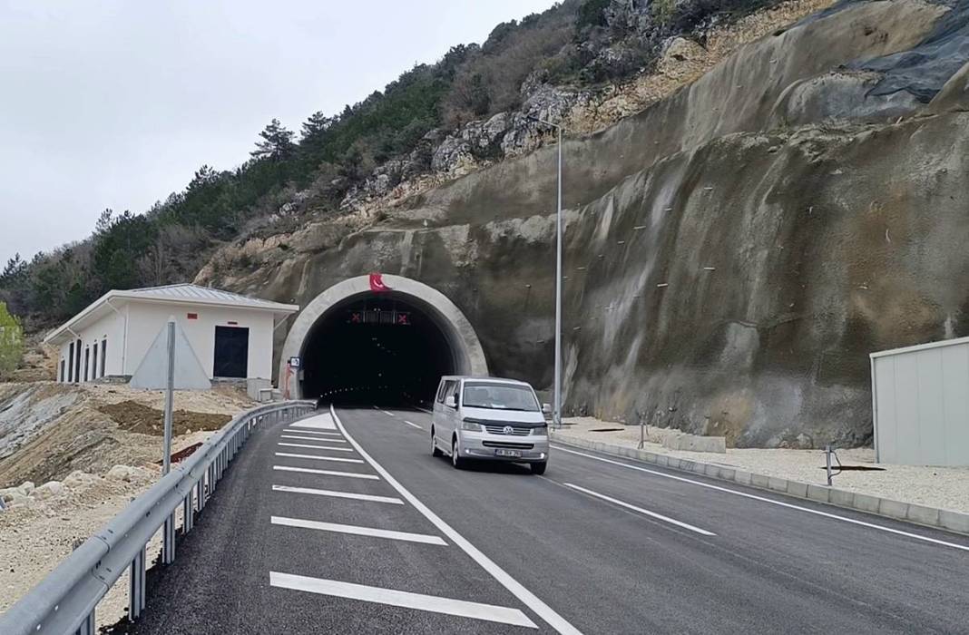 40 virajlı tehlikeli yol tarihe gömüldü: Sürücülerden tam not 4